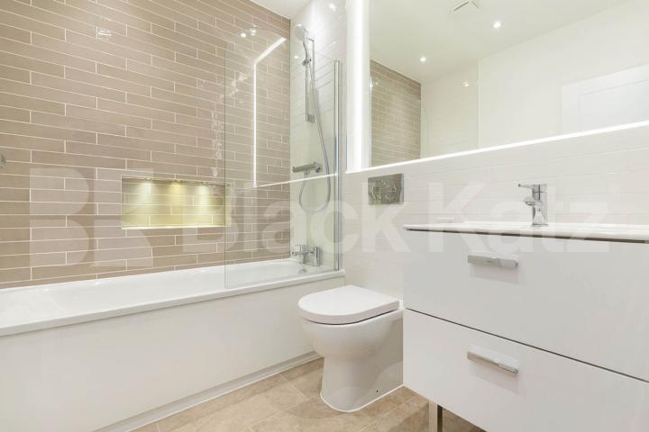 Stunning Modern One-Bedroom Apartment | Prime Finsbury Park Location Seven Sisters Road, Finsbury Park